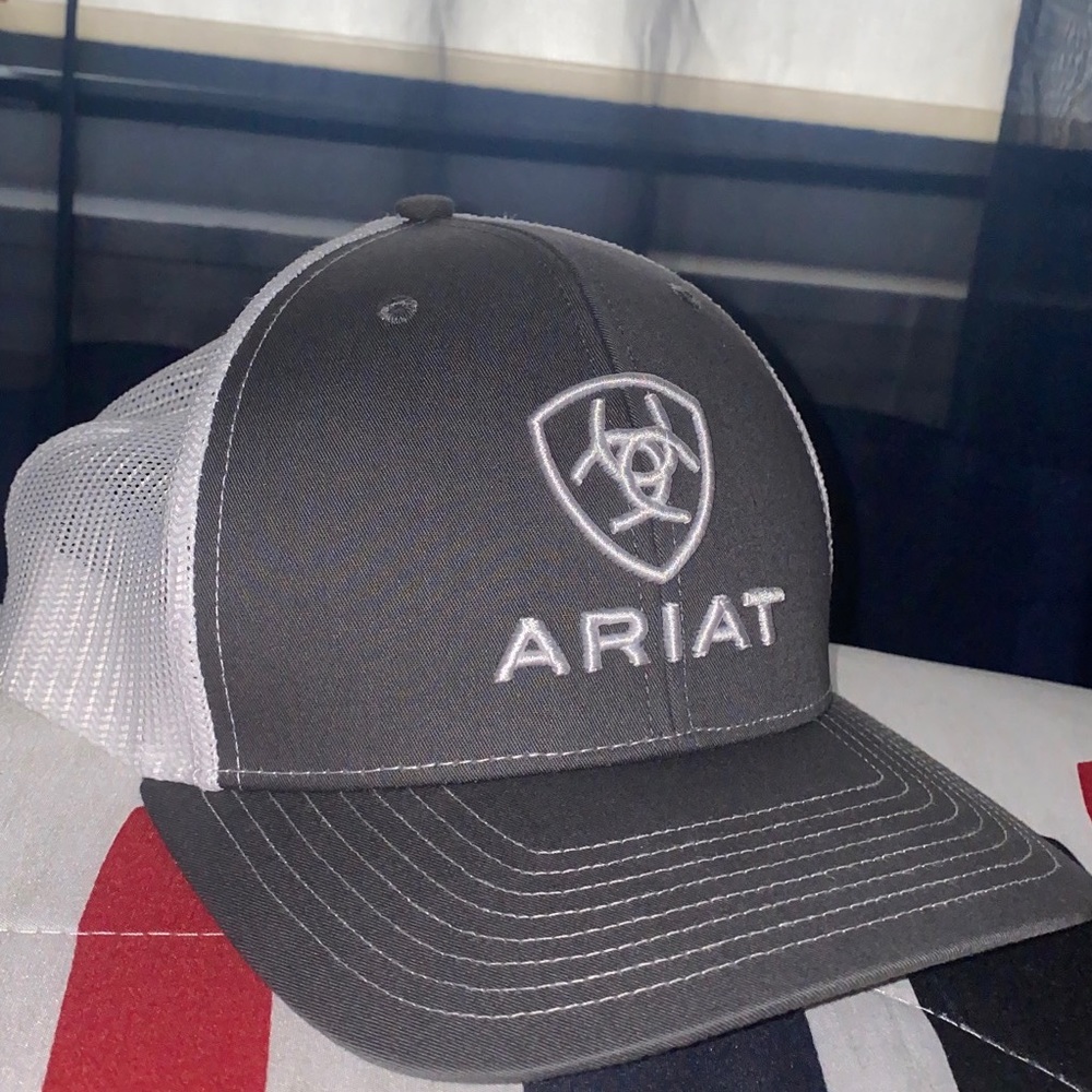 BRAND NEW ARIAT HAT